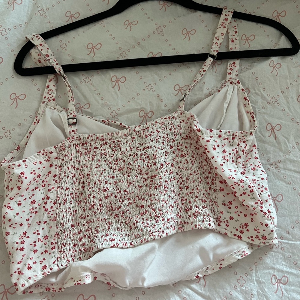 Size medium summer tops - Picture 4 of 5